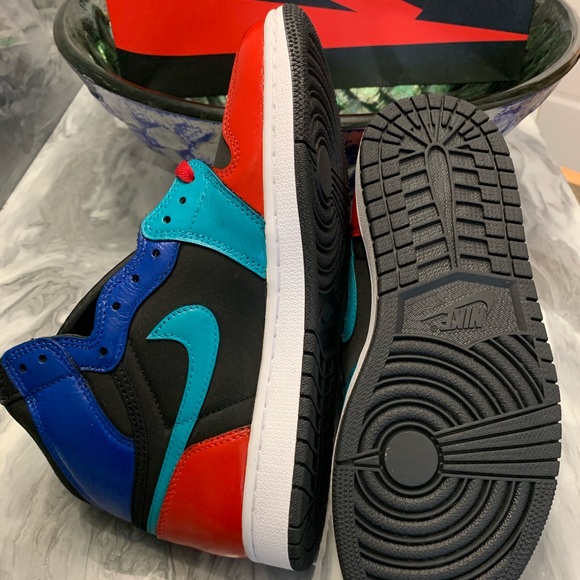 Nike Air Jordan 1 Retro High OG Custom Painted - Picture 3 of 8